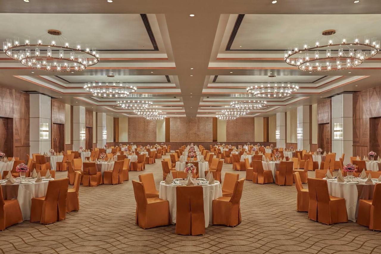 Doubletree By Hilton Varanasi Exterior foto