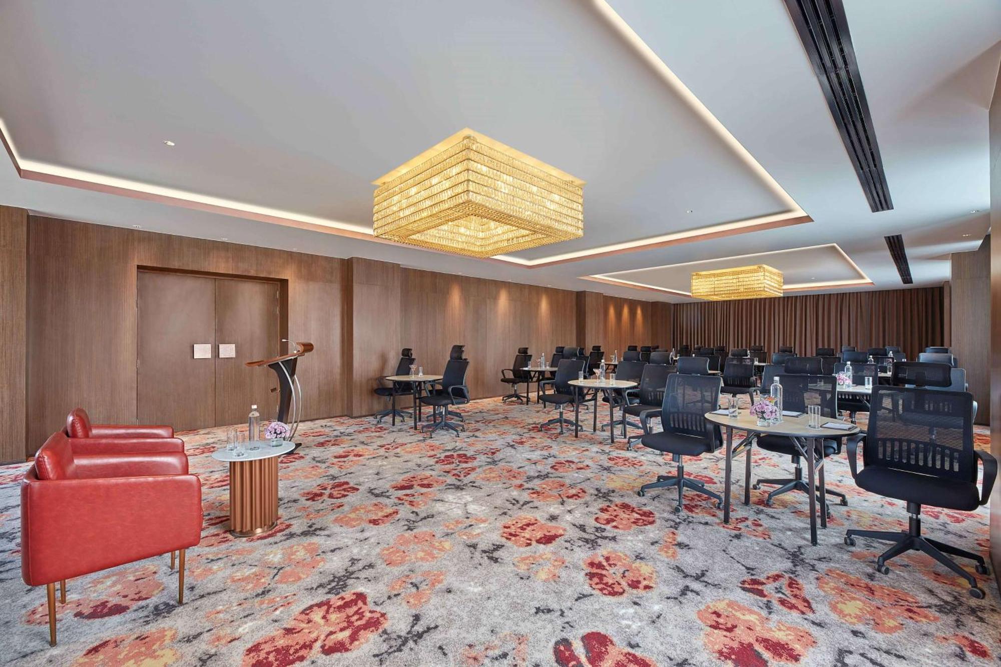 Doubletree By Hilton Varanasi Exterior foto